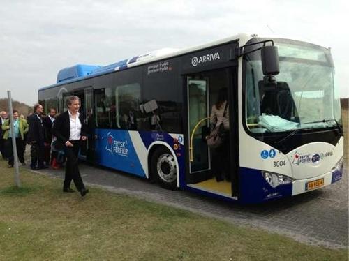 一晩の充電で250キロ走行できる電気バスがオランダで登場 中国BYD製