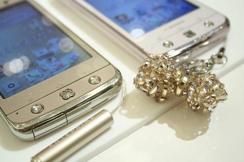 NTTドコモ、女子力アップスマホ「F-09D ANTEPRIMA」を6月27日に発売予定!6月21日から事前予約開始