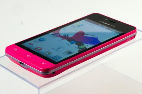 おまけのリアカバーは付かないけど……ドコモスマホ「Optimus it L-05D」のリアカバーをカスタムしちゃいました【レポート】