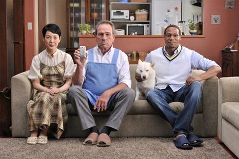 宇宙人ジョーンズと白戸家が共演!サントリーの缶コーヒー「BOSS」発売20周年とソフトバンクモバイルの「プラチナバンド」スタート記念のコラボCMを放送