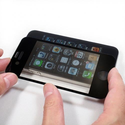 叩いてもひっかいてもOK!iPhone液晶を保護するスクリーンプロテクター【イケショップのレア物】