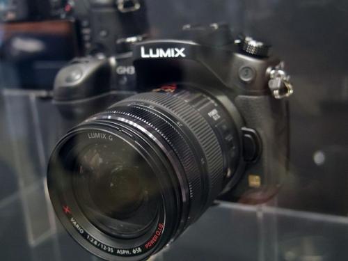 パナソニック、日本未発売モデルLUMIX DMC-GH3を展示【CEATEC JAPAN 2012】