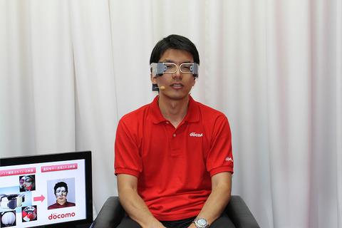 【CEATEC JAPAN 2012】NTTドコモブース、手ぶらでテレビ電話ができる「ハンズフリービデオフォン」を参考出展