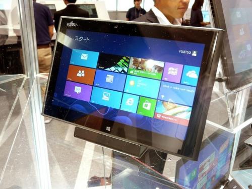 【CEATEC JAPAN 2012】ドコモから発売されるかも!?富士通ブースでWindows 8搭載の新型「ARROWS Tab」を発見【レポート】