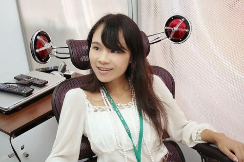 どこで音がなっているのかわからない!? スマート・ラバー・スピーカーを体験【CEATEC JAPAN 2012】