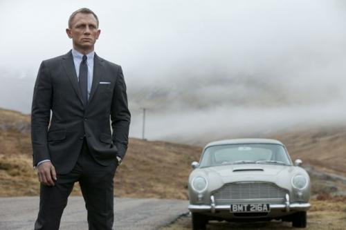 往年のボンドカー「アストンマーティンDB5」が登場! 『007 スカイフォール』を見逃すな!