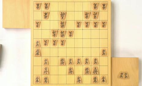 「将棋電王戦」第1回戦、13時昼食休憩時点