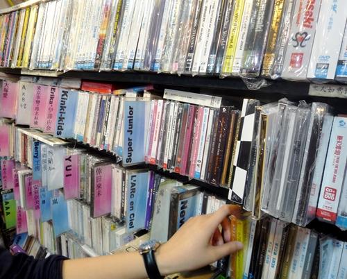 SINO SENTREでは日本のCDが多数売られているが、正規品ばかりではない