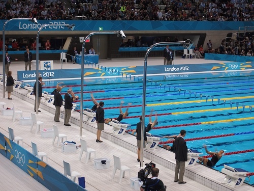 女子100メートル背泳ぎ準決勝