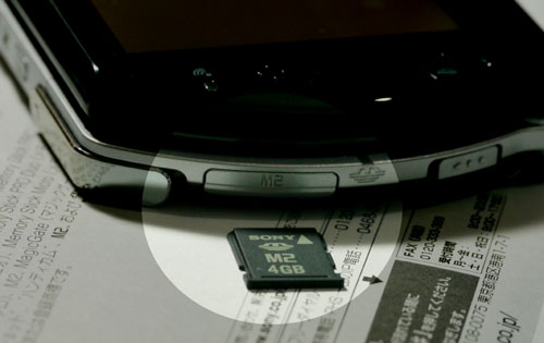 PSP go』の記録媒体はメモリースティックマイクロのみ対応