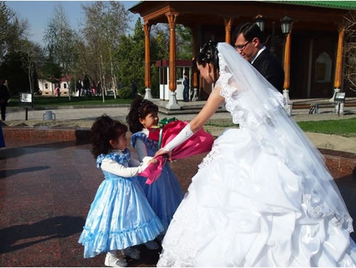ウズベキスタンで結婚式に遭遇しました!!