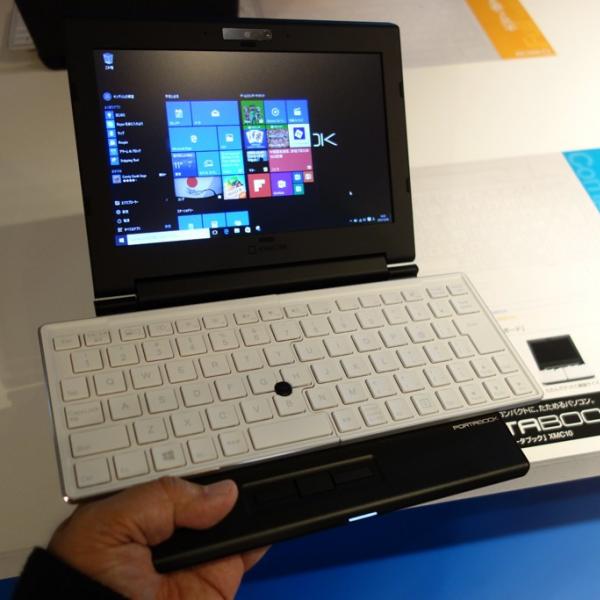 キングジムがフルサイズのキーボードと端子を搭載する折り畳みノートPC