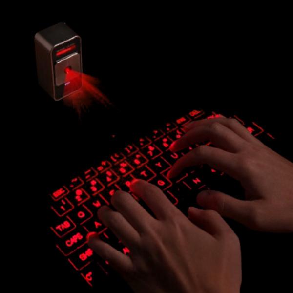 レーザーで机に描くキーボード『マジックキューブ』ついに日本初上陸