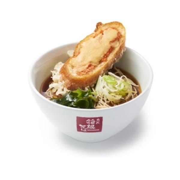 明太チーズフランスパンの天ぷらを蕎麦にトッピング！箱根そば×HOKUOの