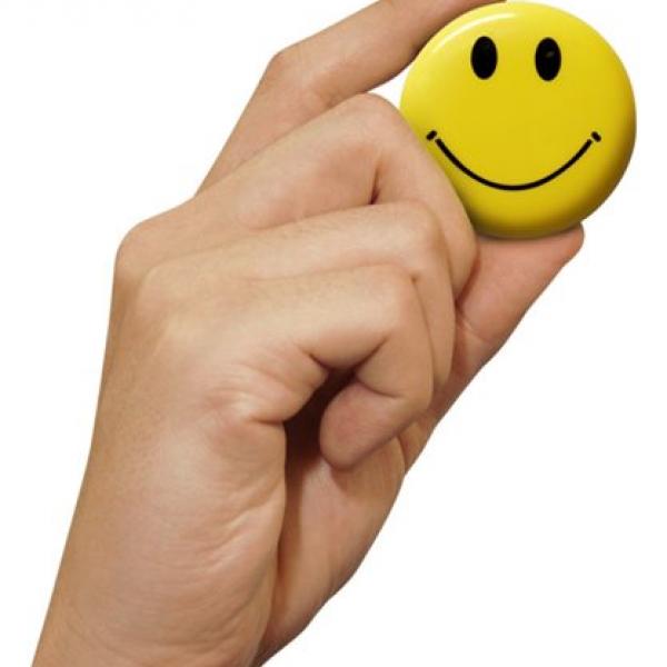 缶バッチみたいなスマイルマーク型トイムービーカメラ『CHOBi CAM SMiLE』