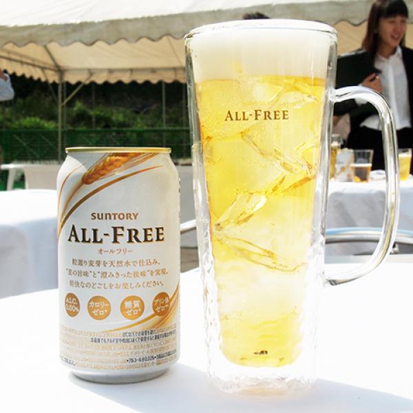 サントリー『オールフリー』をキンキンに!?　ノンアルコールビールに氷を入れて飲むと美味しい理由は？