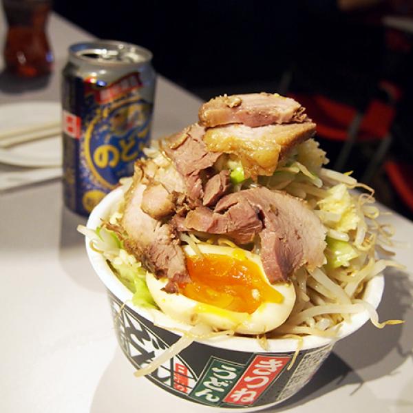 チャーシュー＆味玉マシマシのスペシャル“どん二郎”が食べられた！　発案者ノジーマがレクチャー『B級フード研究会』レポート