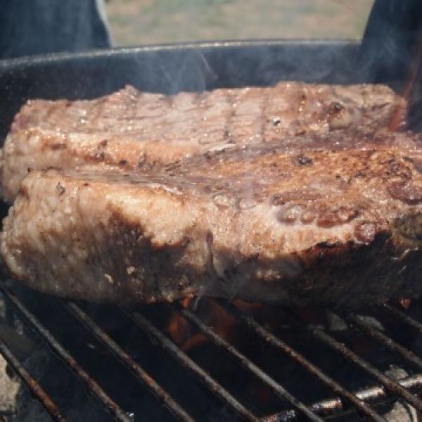 バーベキューは肉だけ派？　野菜も食べたい派？　「肉オンリーのがテンション上がる」「長ネギだけは譲れないッ」賛否両論の声集まる