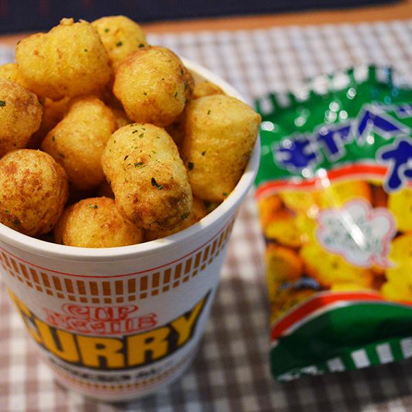 カレーヌードルに「キャベツ太郎」を全量投入すると濃厚さが限界突破して激ウマ！　たった20円で得られる幸せ体験