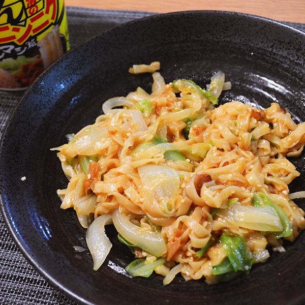 「どん兵衛マシマシ篇ガチ豚ニンニク」を焼きうどんにしたら激しすぎるニンニク感にノックアウト！　おいしさの神様が降臨!!