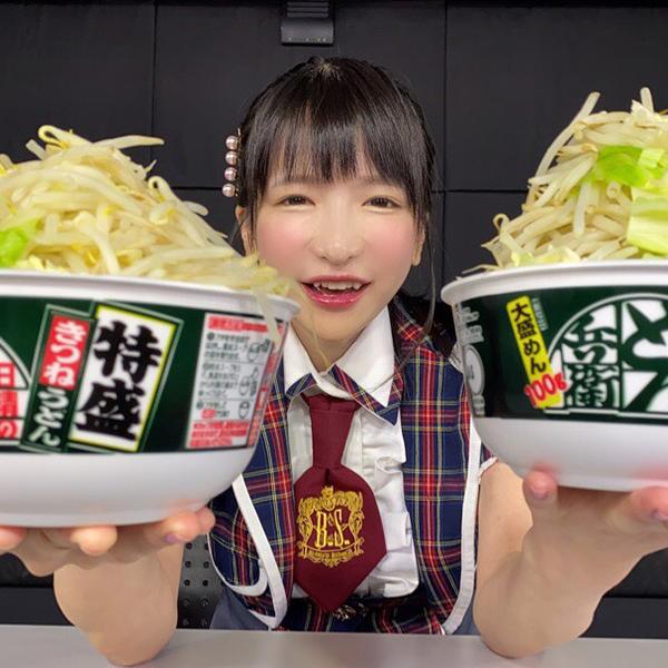 大食いタレント・もえのあずきが超特盛マシマシどん二郎2個をペロリ！　YouTubeの収録をお手伝いしました