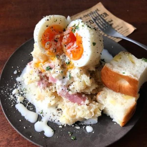 ビールもパンも止まらんレシピ「カルボナーラポテトサラダ」が話題に