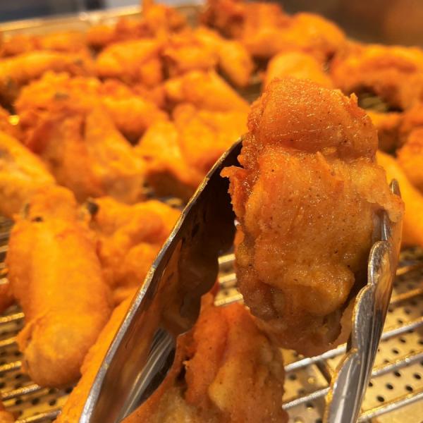 チキンの部位を自由に選べるって最高かよ！　KFCをブッフェスタイルで楽しめるレストラン