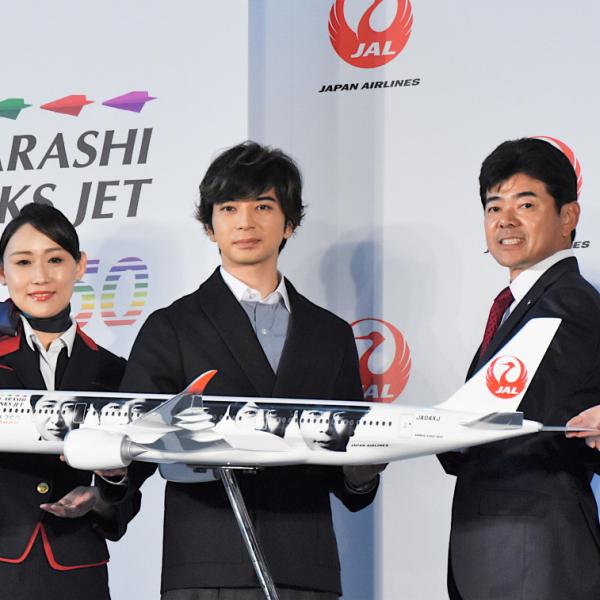 20周年記念の特別なJAL“嵐JET”に松本潤から感謝！ メンバーでハワイJET遭遇や15周年ハワイコンサートの裏話も［発表会レポ］