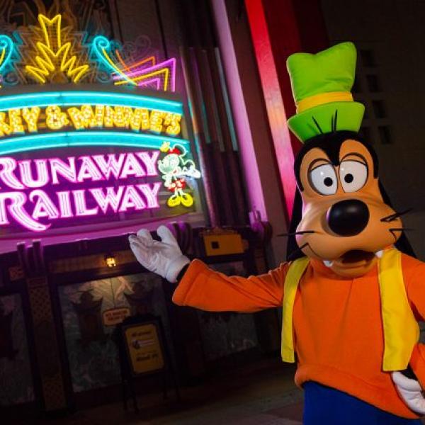 希少】アメリカフロリダDisney Parks ミッキーと仲間たち 置き時計 No
