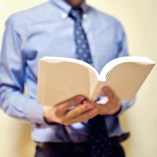 ページを切って本は捨てる。情報のインプット力を高める「ビジネス読書術」