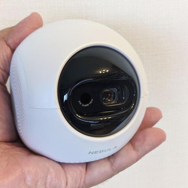手の平サイズで子供が使っても安心なAndroid搭載モバイル