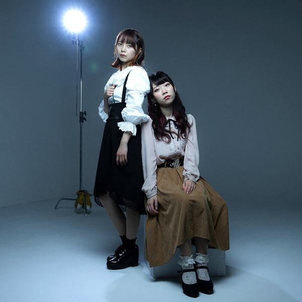 女性2人組アイドルグループ・EMOE、1stアルバム『Negative』9/8発売