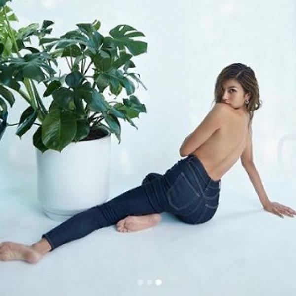 ローラ、デニムだけ着用のトップレス写真を公開 「ハダカやん」「めっちゃエロい」など歓喜の声が続出！ ｜ ガジェット通信 GetNews