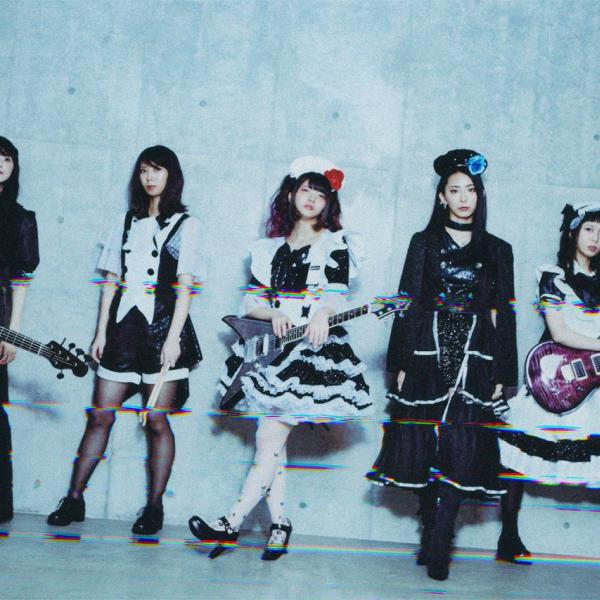 BAND-MAID、オンラインお給仕映像をバックに1/20ニューALを紹介