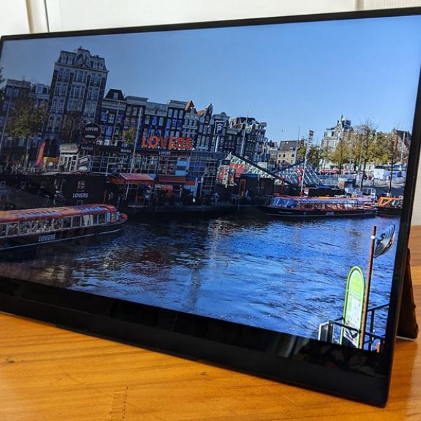 4K対応でタッチパネル搭載のゲーミングモバイルディスプレイ 4K対応でタッチパネル搭載のゲーミングモバイルディスプレイ