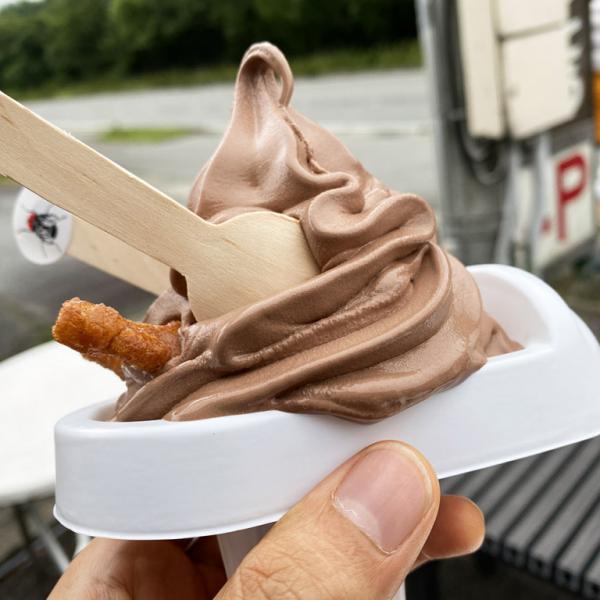 これはひどい！ 世界一映えないソフトクリーム「ク・ソフト」を食べてきた