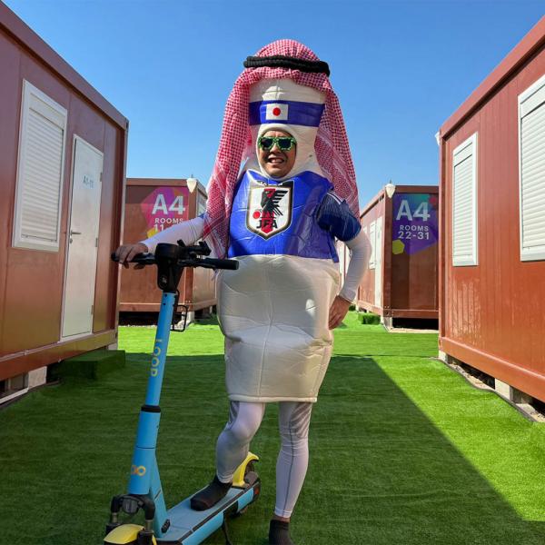 W杯で仮装した日本人サポーターが飛行機内でも仮装した結果