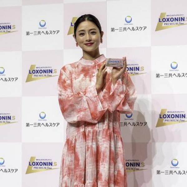 ロキソニンSプレミアムファイン」新CM発表会に石原さとみが登壇！自身
