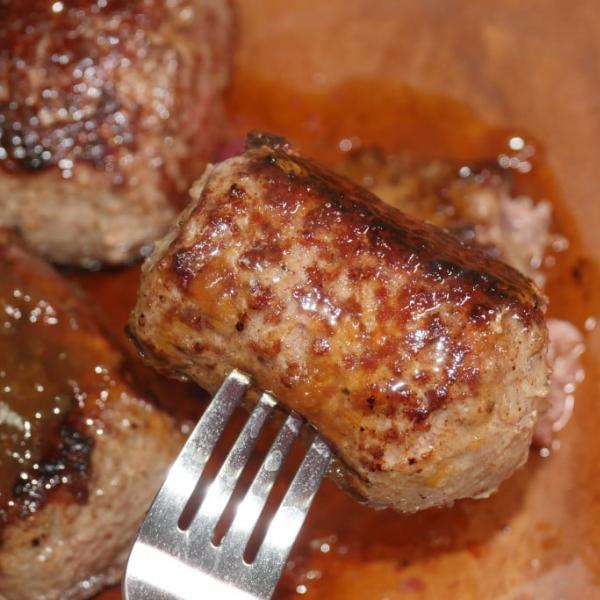 ファミマでジェネリックさわやかハンバーグが買えると話題 / 実際に食べた結果「そのまんま肉バーグ」
