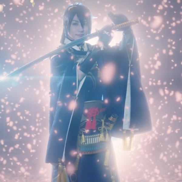 三日月宗近と呪いを受けた山姥切国広『映画刀剣乱舞-黎明-』桜吹雪と光 