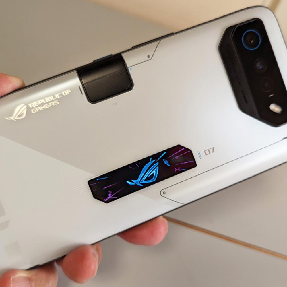 ASUSの最強ゲーミングスマホ「ROG Phone 7 Ultimate」レビュー 電動