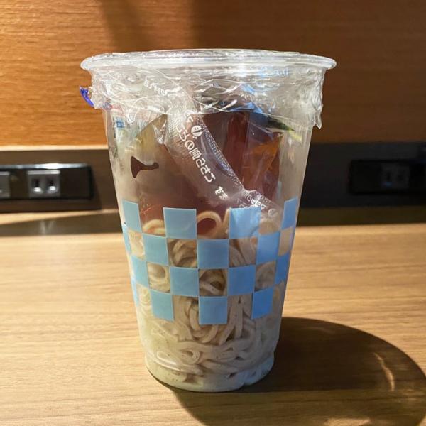 セイコーマートで売ってるプラカップに入った蕎麦「冷たいカップそば」を食べてみたのだが！