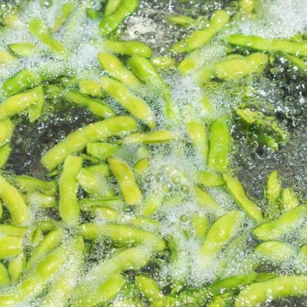 「スーパーで買った枝豆は砂糖水で茹でてください！」採れたての甘みを再現できる調理法が話題に！