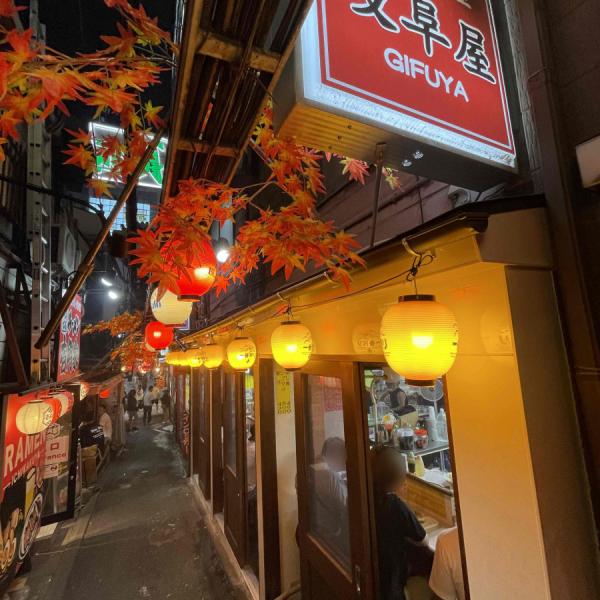 新宿思い出横丁の伝説の居酒屋『岐阜屋』にドア設置 / 解放感をなくしてまで設置した理由を聞いてみた結果
