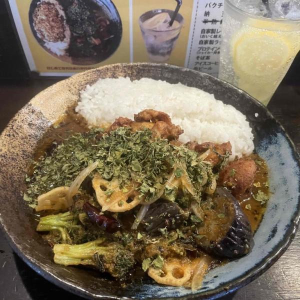 【問題視】人気カレー店『カレーノトリコ』の類似店『カレーの虜』オープン騒動 / 印度カリー子さんがコメント発表
