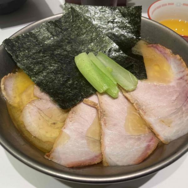 「ラーメン屋の店員なんて高校生でも出来る」と言われラーメン屋が反論 / JR東京駅のラーメン屋店主「高校生にもラーメン屋にも失礼」
