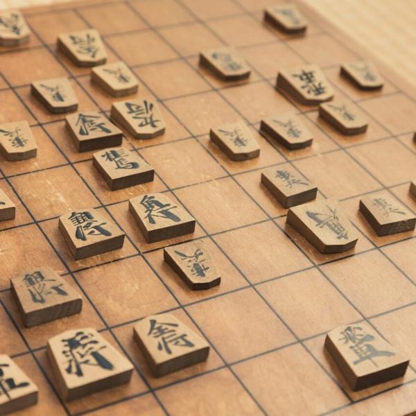 馬」が逆さに書かれた将棋駒「左馬」とは何と読む？縁起物とされる由来は？ ｜ ガジェット通信 GetNews