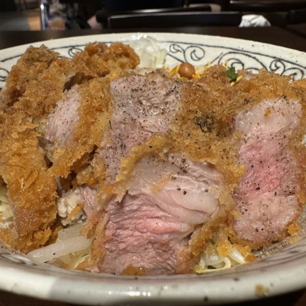 博多ラーメンでぶちゃん「とんかつまぜそば」きたあああ！ WACCAとコラボ！ 実際に食べた結果 ｜ ガジェット通信 GetNews
