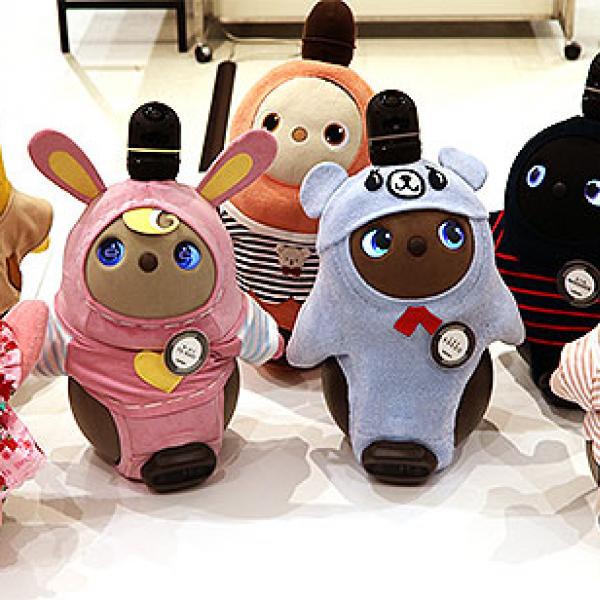 LOVOT らぼっと に新作コラボお洋服 9/18 から続々登場！ 第1弾は