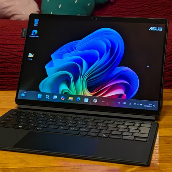 Snapdragon X Plus搭載のクリエーター向け2-in-1タブレットPC「ASUS